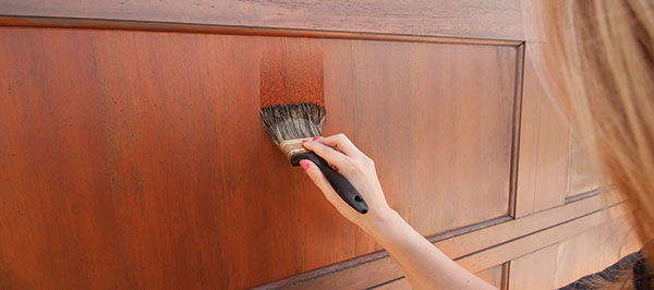 staining_wood_door